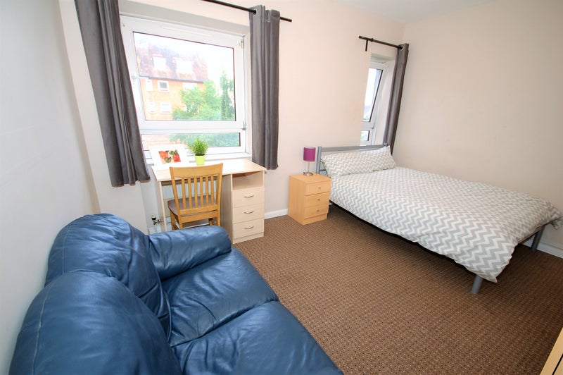 Photo 1:  Room 1- £960 Available Now