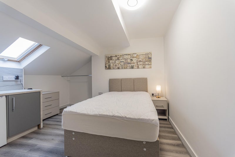 Apartment in Salford, Winton - View 4