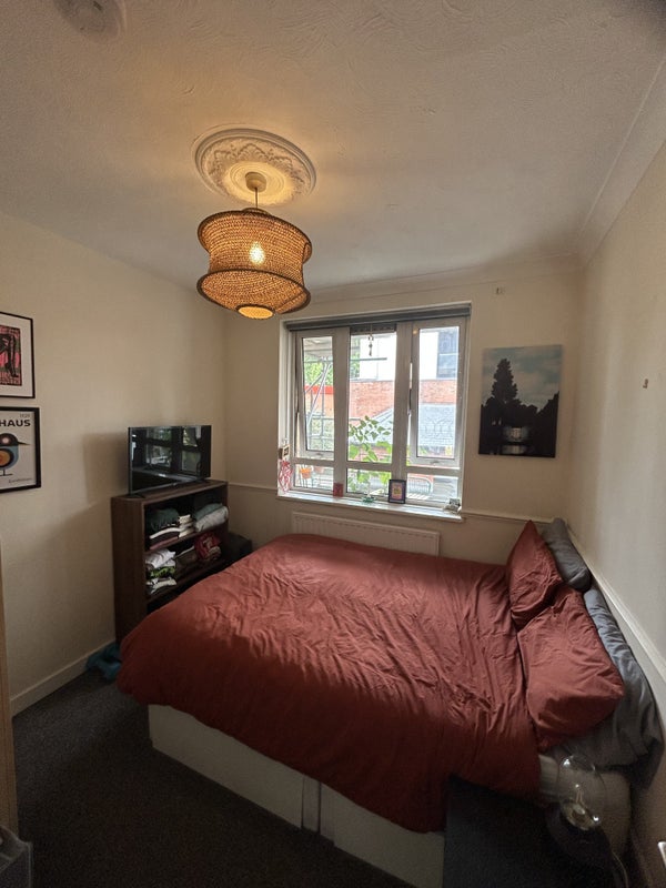 Photo 1: Bedroom for rent