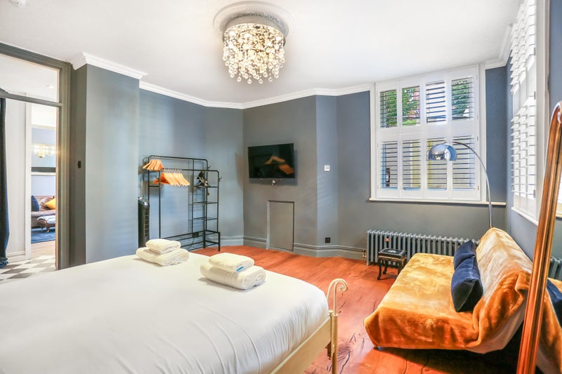 Apartment in Hove, Brunswick - View 4