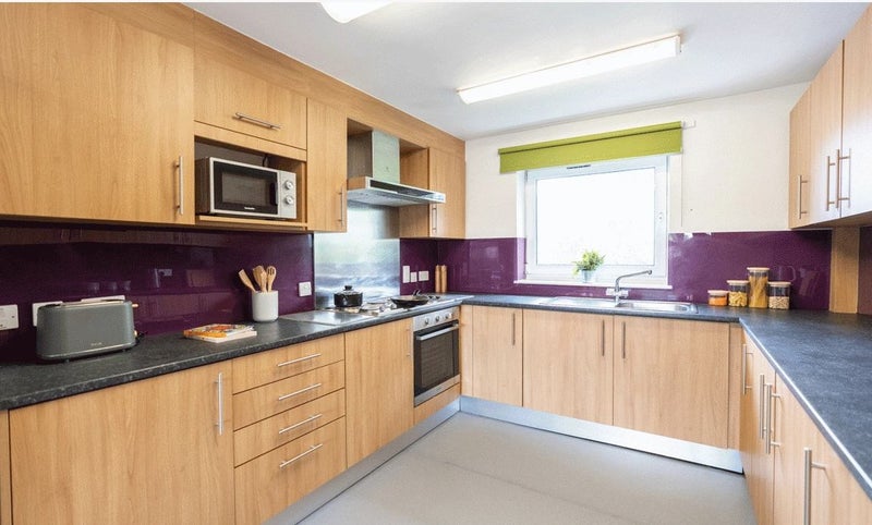 Photo 1: Kitchen