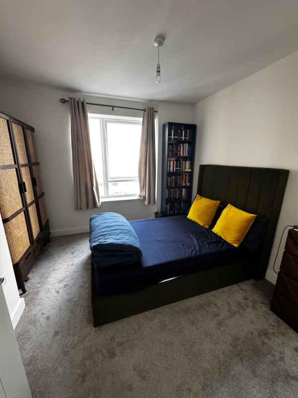 Photo 1: Bedroom