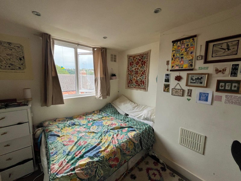 Photo 1: Avaliable room (second floor)