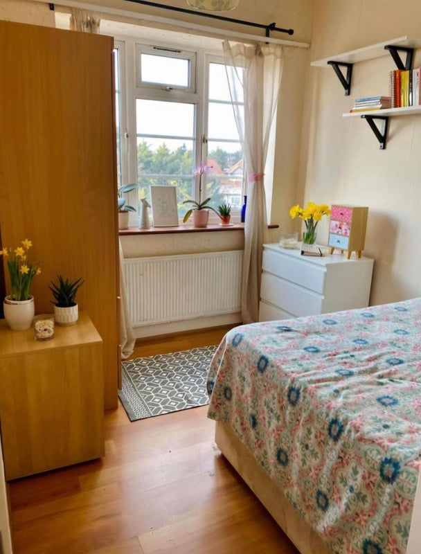 Photo 1: Room