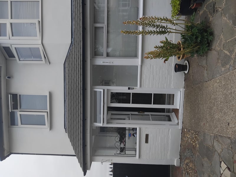 Photo 1: House entrance 