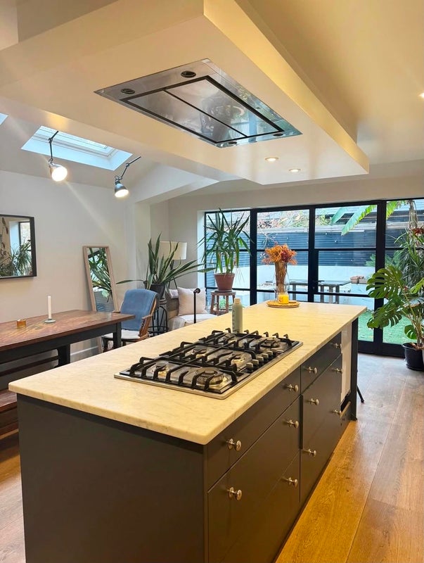 Photo 1: kitchen / garden 