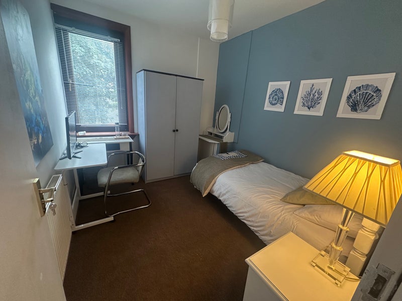 Photo 1: Single - blue room 