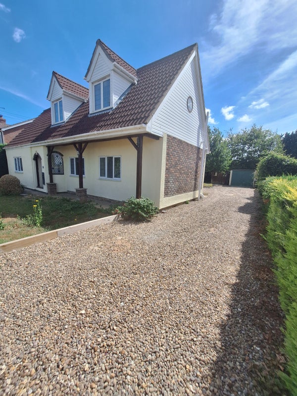 Photo 1: Front of property