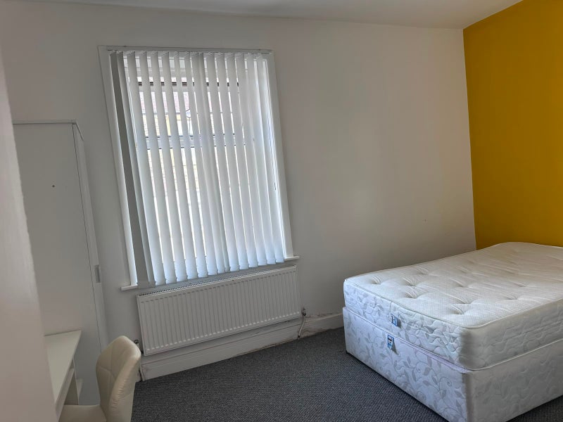 Double Room Available - Athol South, BB11