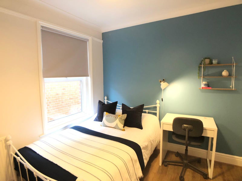 Photo 1: Room 4 @ £550 - Available from 22 Sep 2026