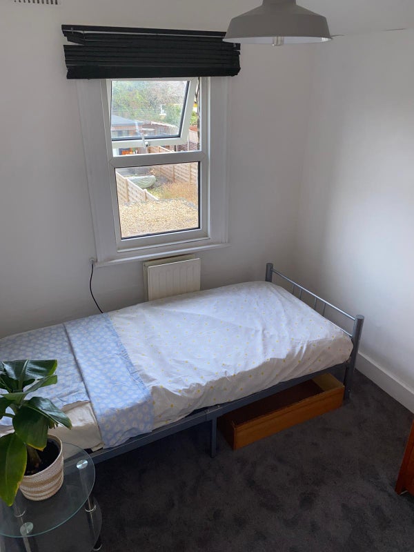 Photo 1: Single room