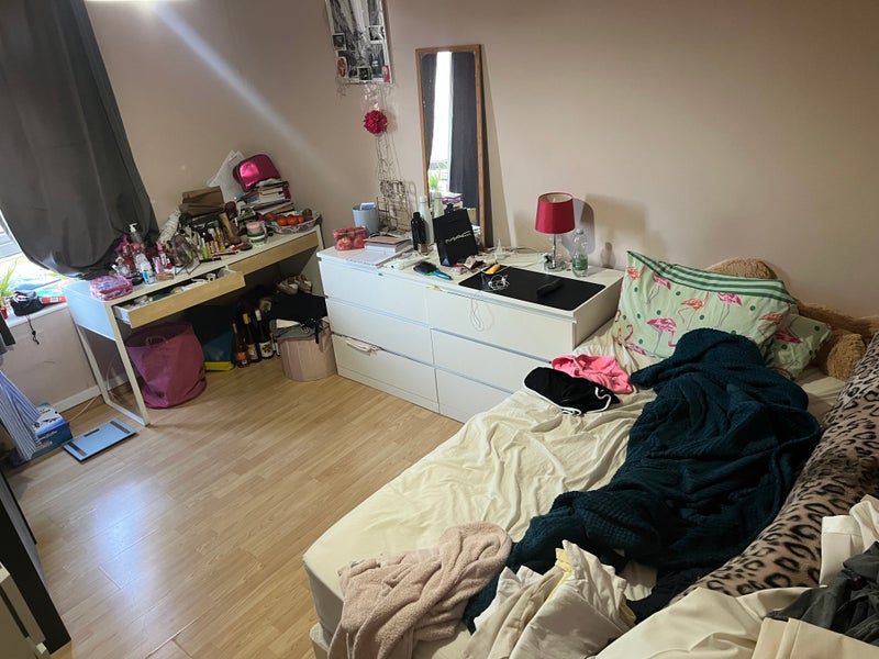 Photo 1: Room 1