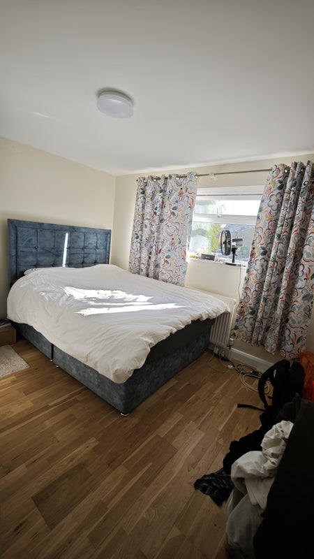 Photo 1: Double bedroom