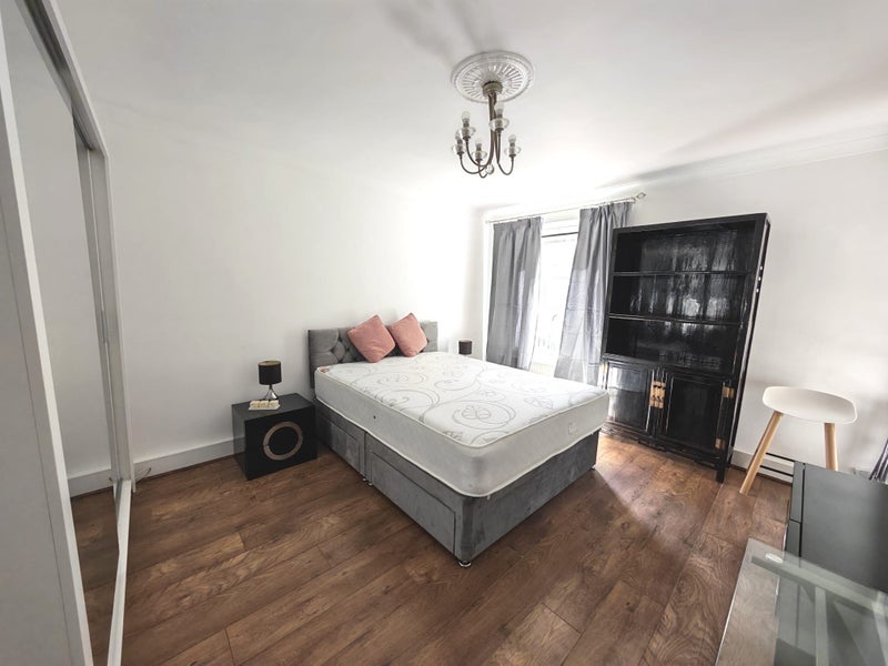 Photo 1: Room 1 (Largest Room) 
