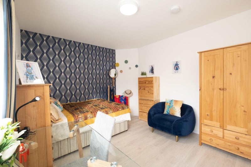 Photo 1: Room 1