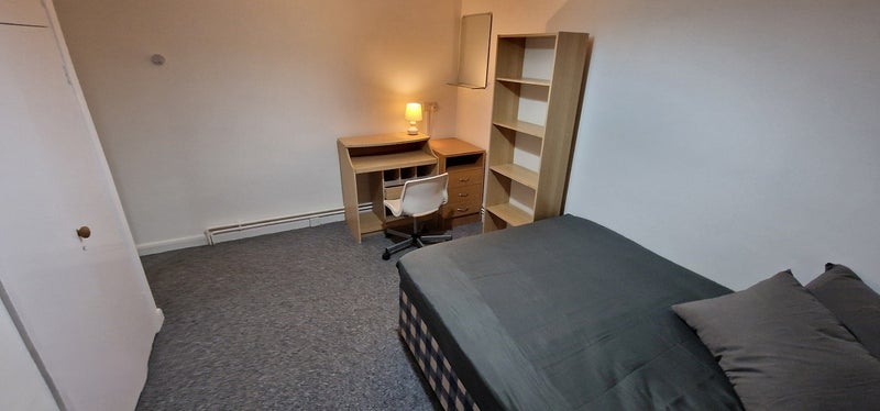 Photo 1: Bedroom 1