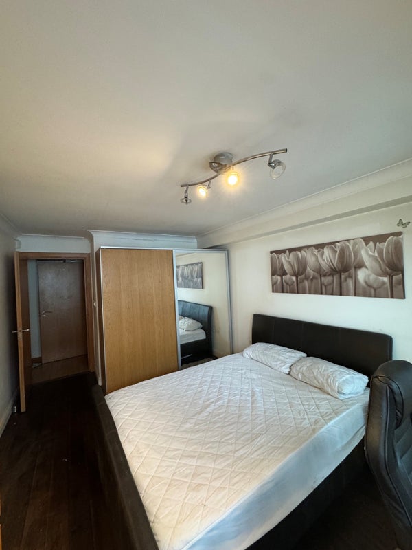 Photo 1: Bedroom