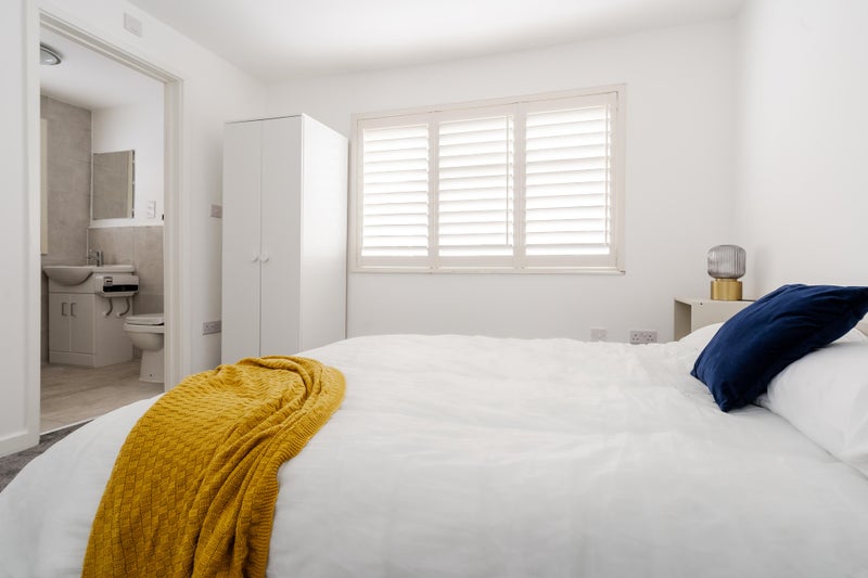 Photo 1: Room 5