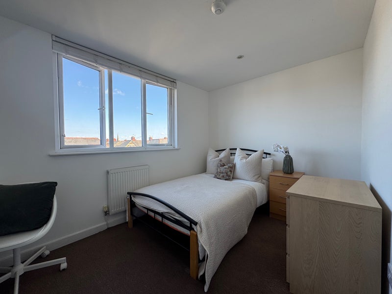 Photo 1: Room 7