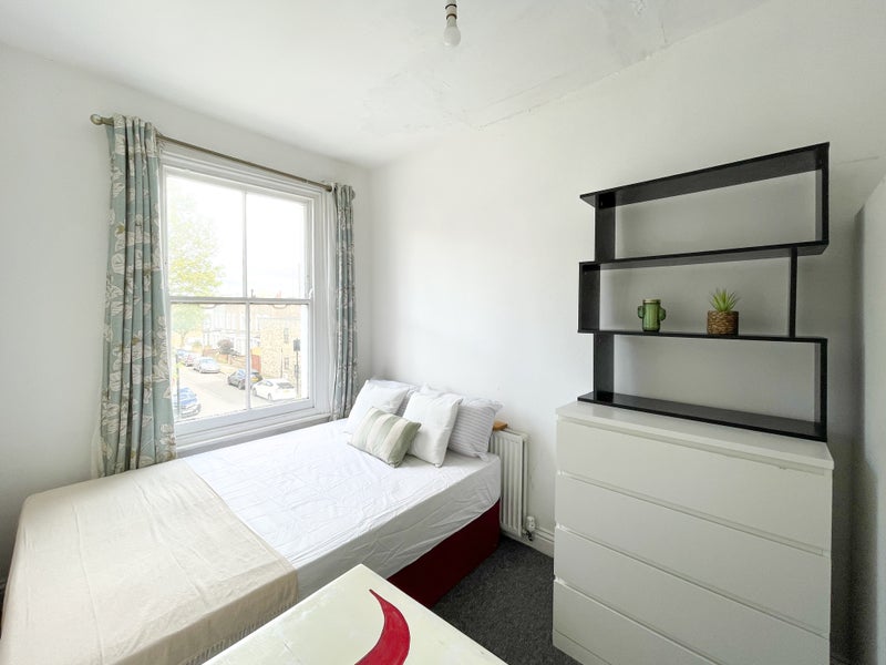 Photo 1: Room 1