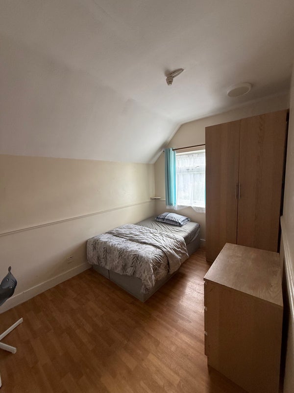 Photo 1: Bedroom1