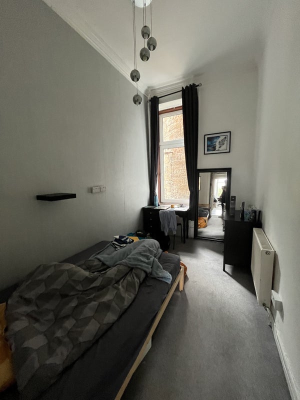 Photo 1: Bedroom