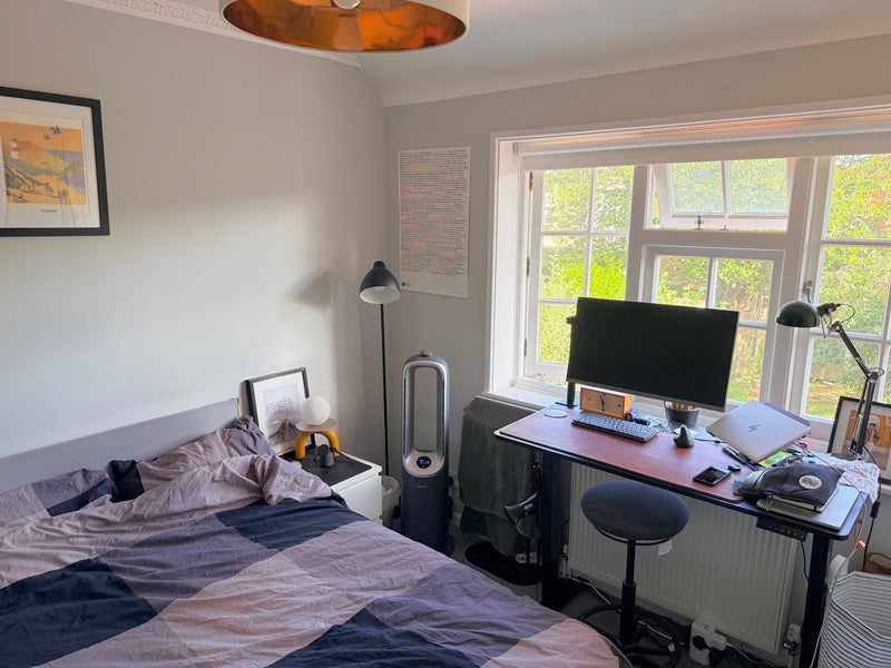 Photo 1: Bedroom