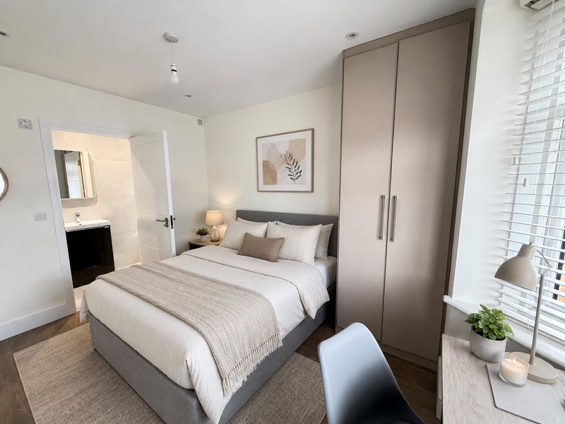 Photo 1: En Suite Double Bedroom
