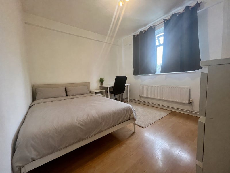 Photo 1: Room 1