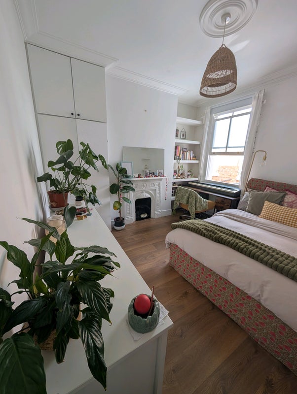 Photo 1: Bedroom