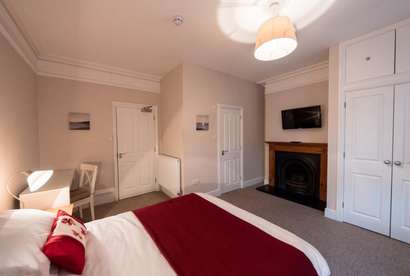 Photo 1: Room 1