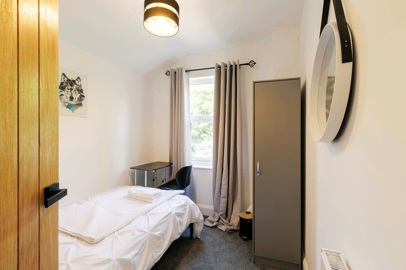 Photo 1: Single bed