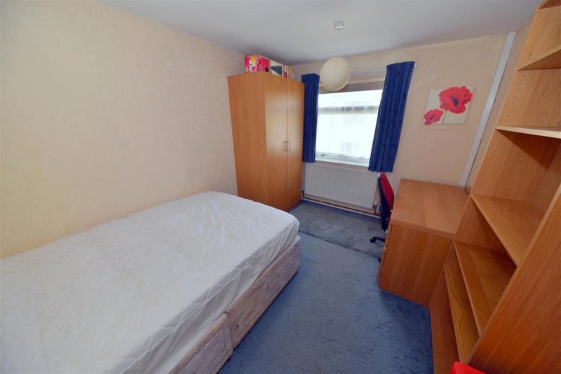 Photo 1: Bedroom