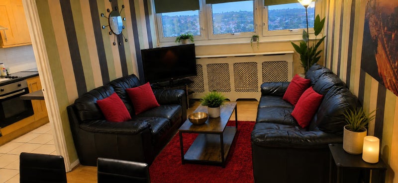 Photo 1: Lounge Fast Fibre Wifi, Netflix & YouTube included