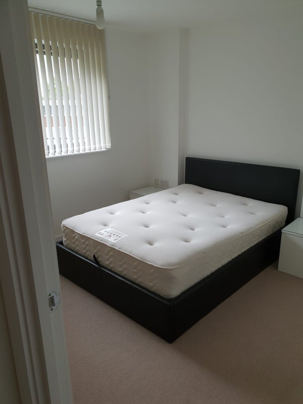 Photo 1: Bedroom