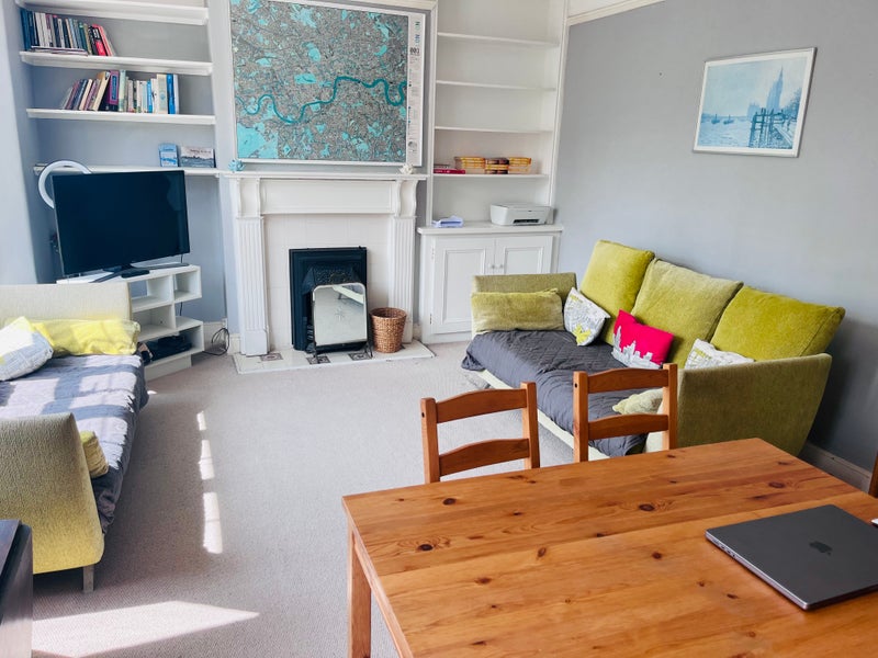 Photo 1: Lounge