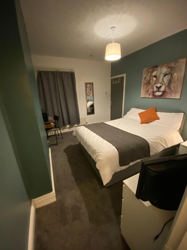 Photo 1: ROOM 3