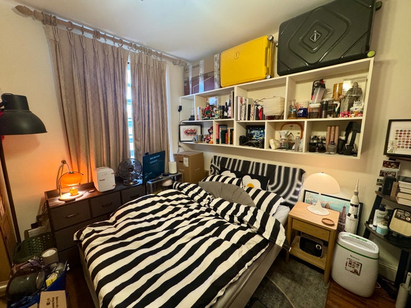 Photo 1: Bedroom