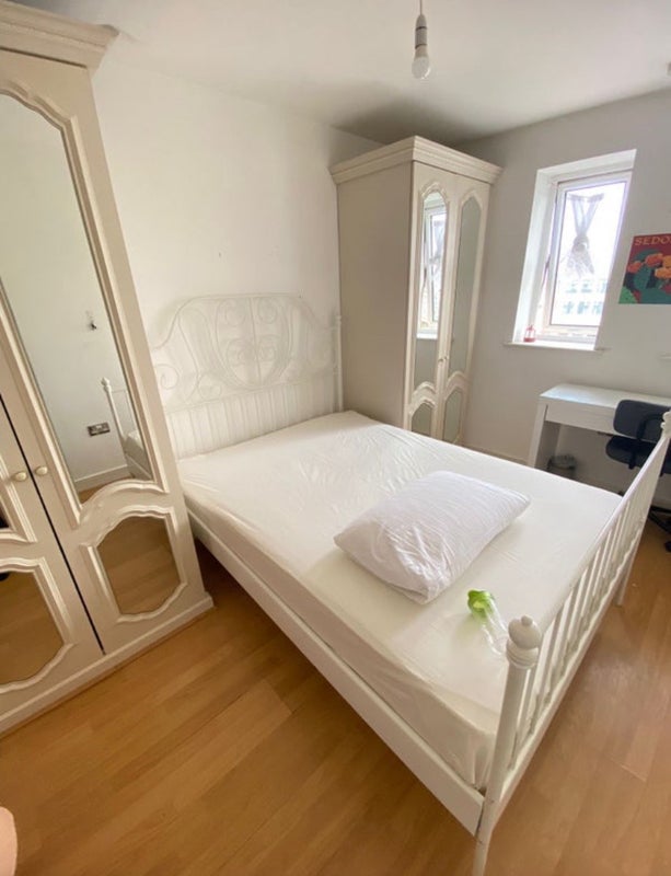 Photo 1: Room view 1