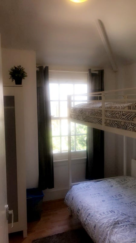 Photo 1: Twin Room