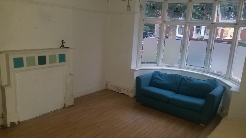 Photo 1: Spacious Room 1