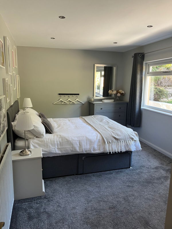 Photo 1: Double bedroom