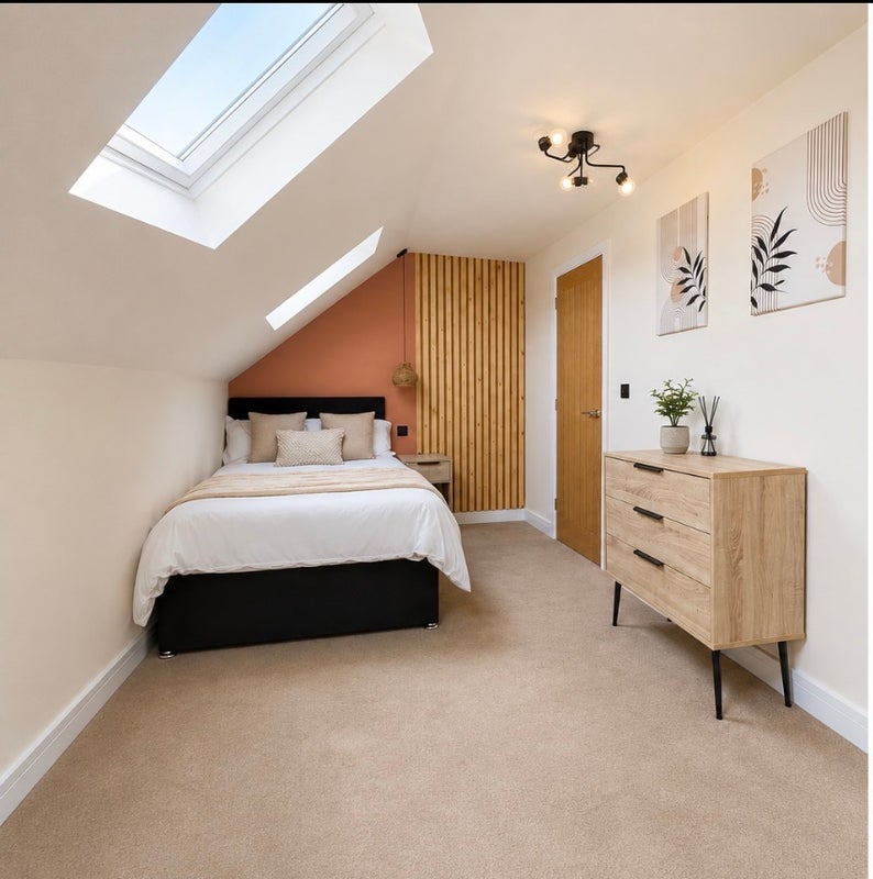 Photo 1: En-suite Room