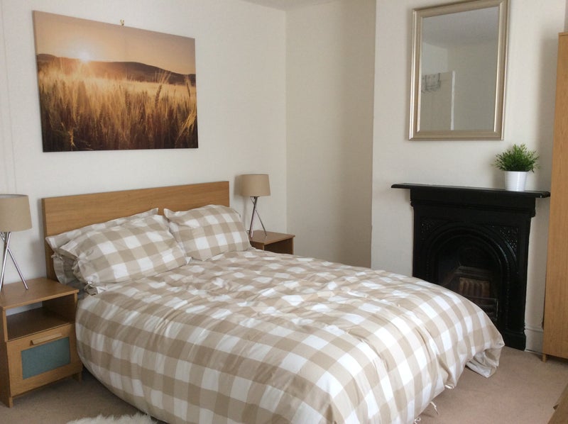 Photo 1: Large double bedroom available 1st October