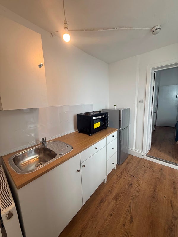 Studio flat for 2 - 165£ per week per person@