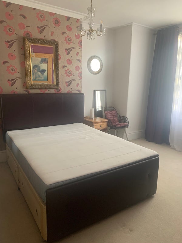Photo 1: Bedroom