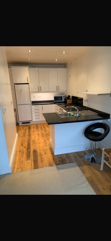 Photo 1: Kitchen Diner