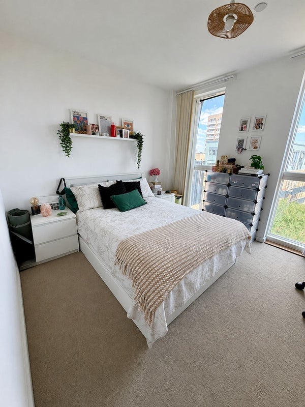 Photo 1: Bedroom