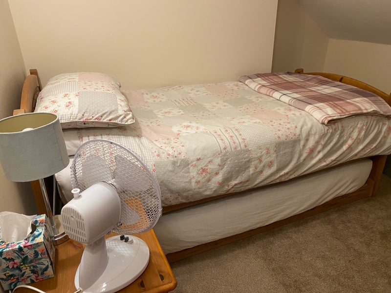 Photo 1: Single room available