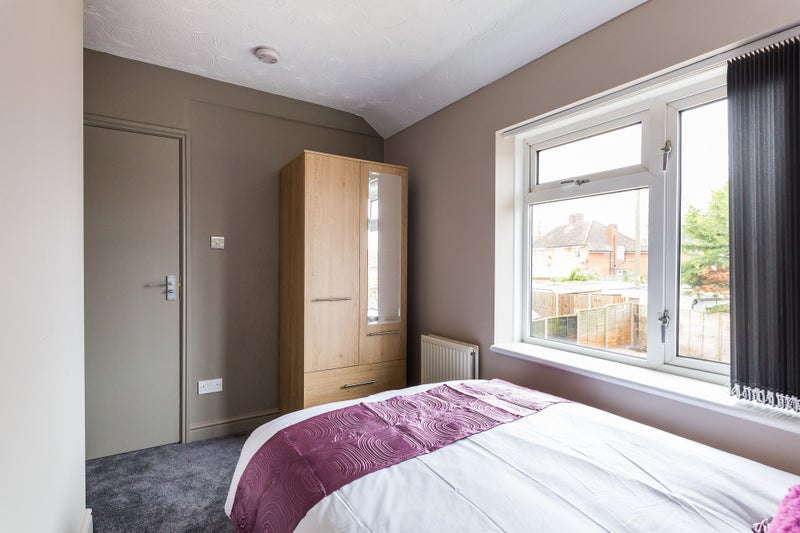 Photo 1: Single bedroom - next to bathroom - £120 PW